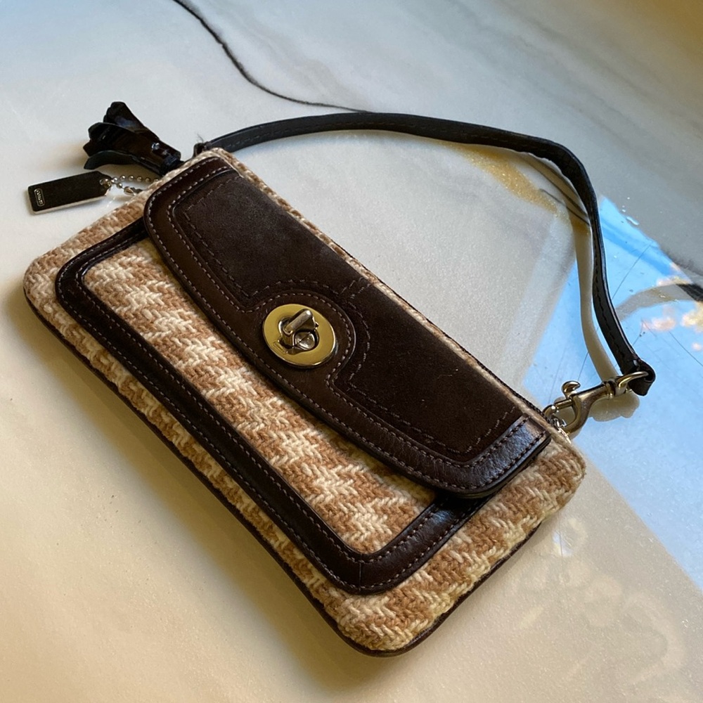 Coach suede and wool woven brown wristlet turn lock w/hangtag and tassel - Picture 3 of 17